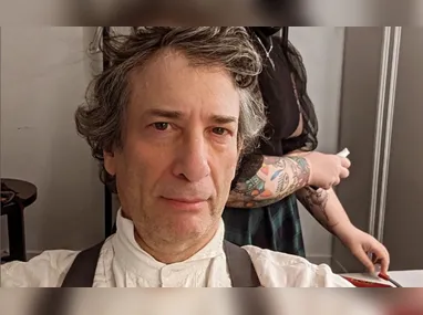 Imagem ilustrativa da imagem Neil Gaiman é judicialmente acusado de abuso e tráfico humano; entenda