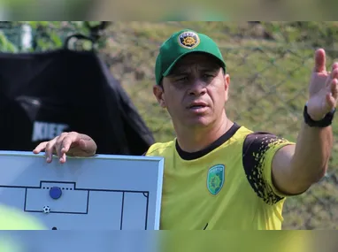 Gustavo Rodrigues quer vencer a primeira no comando técnico do Alvianil