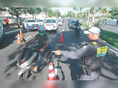 Caixa d'água de shopping em Vila Velha apresenta vazamento; veja o vídeo