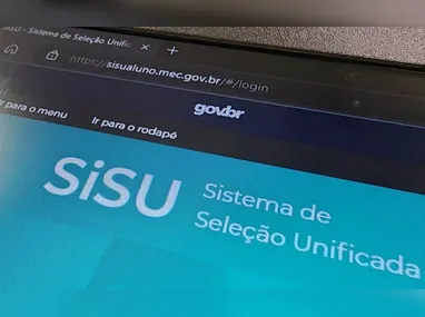 Escolas da educação básica iniciam ano letivo com proibição de celular