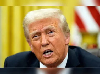 O primeiro-ministro do Canadá, Mark Carney, e o presidente dos EUA, Donald Trump, durante encontro na Casa Branca, em Washington (DC), nesta terça-feira (6)