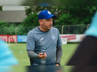 A Desportiva venceu a estreia do Capixabão com gol do meia Cássio