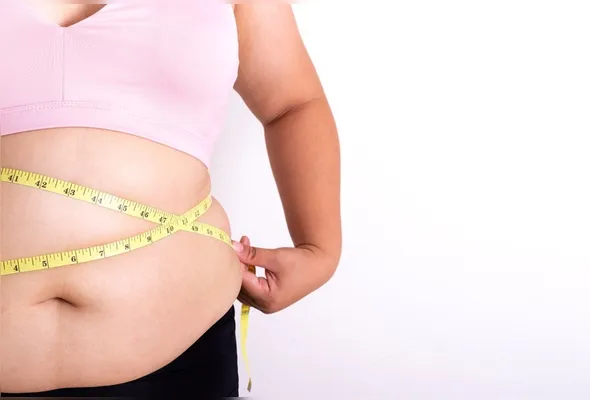 É importante também a consulta com nutricionistas e psicólogos, bem como o encaminhamento para atividades físicas orientadas.