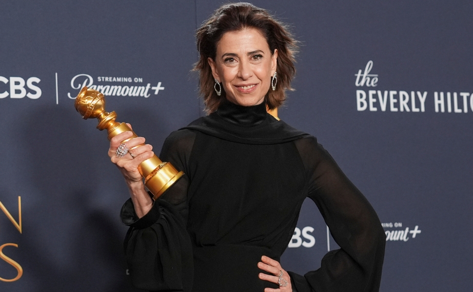 Fernanda Torres foi parada no aeroporto por carregar Globo de Ouro