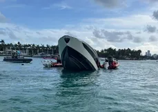 Imagem ilustrativa da imagem Autoridades resgatam 32 pessoas após naufrágio de iate em Miami