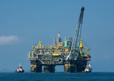 Plataforma de petróleo em alto-mar: setor movimenta 
a economia do Estado.