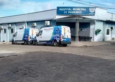 Paciente chegou ao local na ambulância do Samu, apresentando fortes dores no peito e sinais de AVC