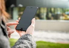 Imagem ilustrativa da imagem Uso de celular pode causar dores e até hérnia de disco