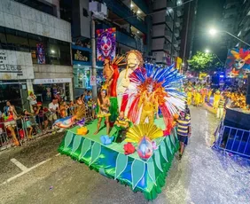 Imagem ilustrativa da imagem Desfiles das escolas de samba encantam foliões no 2º dia de Carnaval em Guarapari