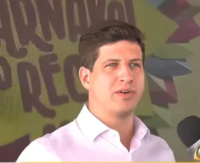 Imagem ilustrativa da imagem Mais de 3 milhões de foliões movimentam R$ 2,7 bilhões no Carnaval, diz João Campos