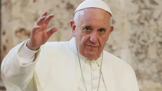 Imagem ilustrativa da imagem Raquel Lyra e João Campos prestam homenagem ao papa Francisco