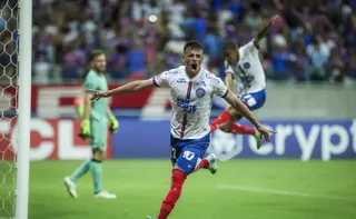 Imagem ilustrativa da imagem Bahia sufoca, bate The Strongest em casa e vai à 3ª fase da Libertadores