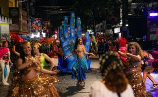 Imagem ilustrativa da imagem Chuva não apaga o brilho das escolas de samba de Guarapari no 3º dia de Carnaval