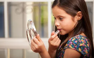 Imagem ilustrativa da imagem Cosmeticorexia: quais os riscos do vício de crianças e adolescentes por cosméticos