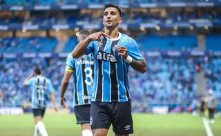 Imagem ilustrativa da imagem Grêmio vence, sai da seca sob comando de Mano e afunda Santos na tabela