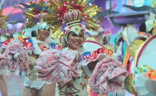 Imagem ilustrativa da imagem Luxo, criatividade e emoção na segunda noite de desfiles do Carnaval de Vitória