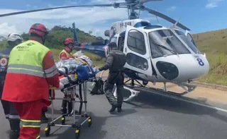 Imagem ilustrativa da imagem Passageiro é socorrido de helicóptero após acidente de trânsito em Guarapari