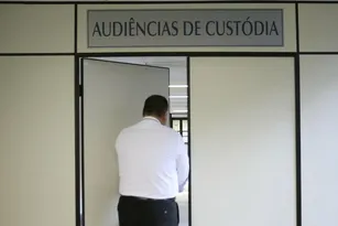 Imagem ilustrativa da imagem Quatro em cada dez presos em flagrante é solto em audiência de custódia