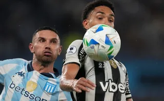 Imagem ilustrativa da imagem Racing bate Botafogo e sai na frente na disputa da Recopa Sul-Americana