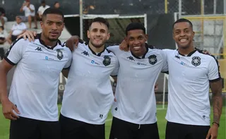 Imagem ilustrativa da imagem Rio Branco vence o Porto e dorme na liderança do grupo