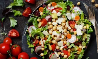 Imagem ilustrativa da imagem Salada e sobremesa: aprenda a fazer receitas econômicas para a Páscoa