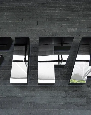 Imagem ilustrativa da imagem Vasco sofre nova punição da Fifa por dívida, mas 'confia na reversão'
