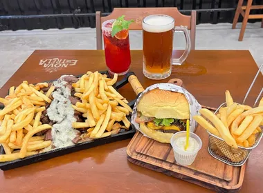 Imagem ilustrativa da imagem Roteiro gastronômico nas montanhas do ES: cervejas, hambúrgueres e sabores locais