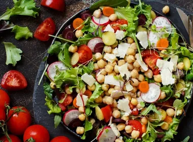 Imagem ilustrativa da imagem Salada e sobremesa: aprenda a fazer receitas econômicas para a Páscoa