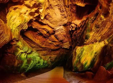 Imagem ilustrativa da imagem Você teria coragem? Gruta do Limoeiro, em Castelo, revela segredos da pré-história