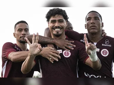 Paulo Henrique defendeu três pênaltis para o Vitória