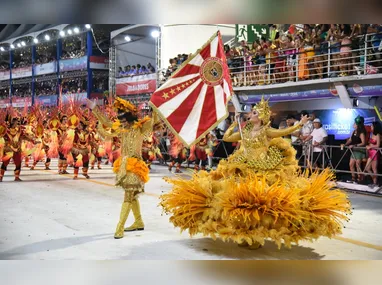 Letícia Jesus, única mulher intérprete do Carnaval capixaba, e a rainha de bateria Carol Barcelos | Foto: Kadidja Fernandes/AT