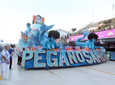 Desfile da Jucutuquara contou a simbologia do coração e e suas emoções ao longo do tempo