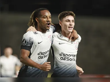 Jogadores do Eintracht realizam último treino antes da partida decisiva