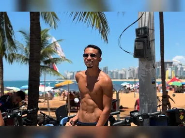 Imagem ilustrativa da imagem Matheus Gonçalves, do Flamengo, curte folga após clássico em praia do ES