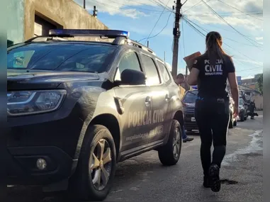 Viatura e agente da Polícia Civil de Minas Gerais