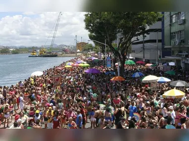 Imagem ilustrativa da imagem Milhares de foliões curtem bloco 'Regional da Nair' em Vitória