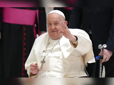 Imagem ilustrativa da imagem Papa está sem febre e em condição clínica estável, diz Vaticano