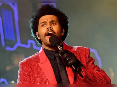 Imagem ilustrativa da imagem The Weeknd já fingiu namoros para ter onde dormir e hoje domina o Spotify