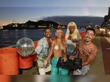 Fábio Nunes/at
foliões  já estão preparados para curtir o banho de mar à fantasia em Manguinhos