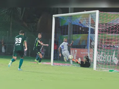 O Vitória venceu a primeira partida de ida sobre o Porto Vitória com gol de Tony
