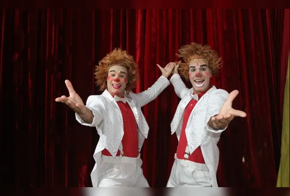 Palhaços em espetáculo de circo em Vila Velha.