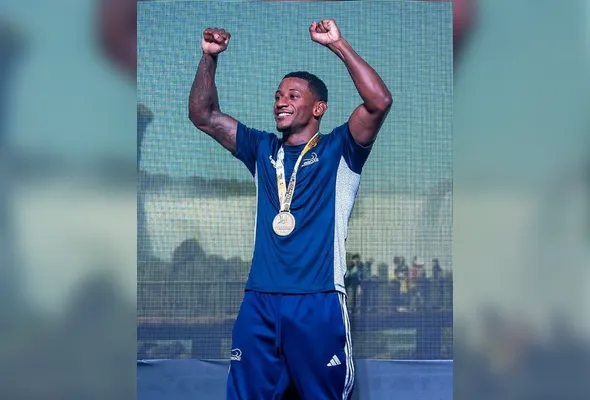 Yuri Falcão. Lutador, que é sobrinho dos medalhistas olímpicos Yamaguchi e Esquiva Falcão, conquistou ouro no Mundial de Boxe