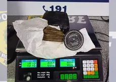 Os agentes encontraram na bolsa um tablete de um quilo de haxixe “ice”