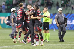Imagem ilustrativa da imagem Árbitro desmente diretor do Flamengo sobre invasão de vestiário