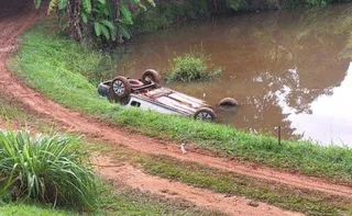 Imagem ilustrativa da imagem Casal morre após carro capotar em represa no Sul do ES