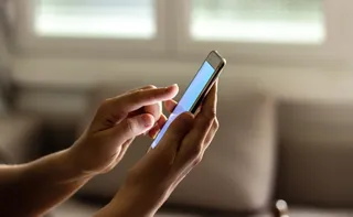Imagem ilustrativa da imagem Financeiras são proibidas de bloquear celular por inadimplência no empréstimo