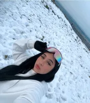 Imagem ilustrativa da imagem Influencer brasileira e o namorado são presos com R$ 38 mil em drogas na Irlanda