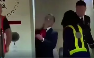 Imagem ilustrativa da imagem Mão de Brigitte na cara de Macron constrange governo francês; veja vídeo