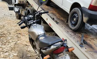 Imagem ilustrativa da imagem Motocicleta com mais de R$ 205 mil em multas é apreendida durante blitz no ES