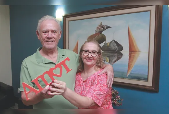 O casal José Fernandes Pessoa, 80 e sua esposa Dacilza Terezinha Erlacher, 56, não perdem uma comemoração de dia dos namorados. A data, reforça para eles, carinho e companheirismo ao longo dos anos.
